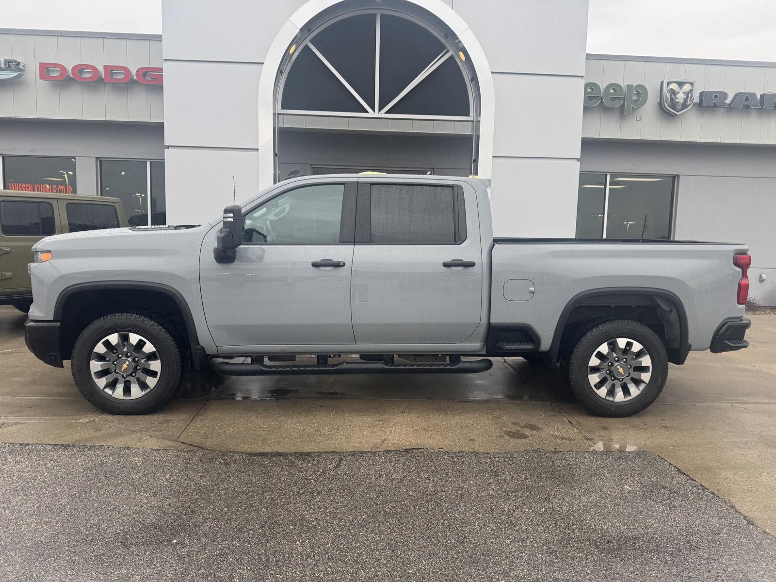 2024 Chevrolet Silverado 2500HD 4WD Crew Cab Standard Bed Custom