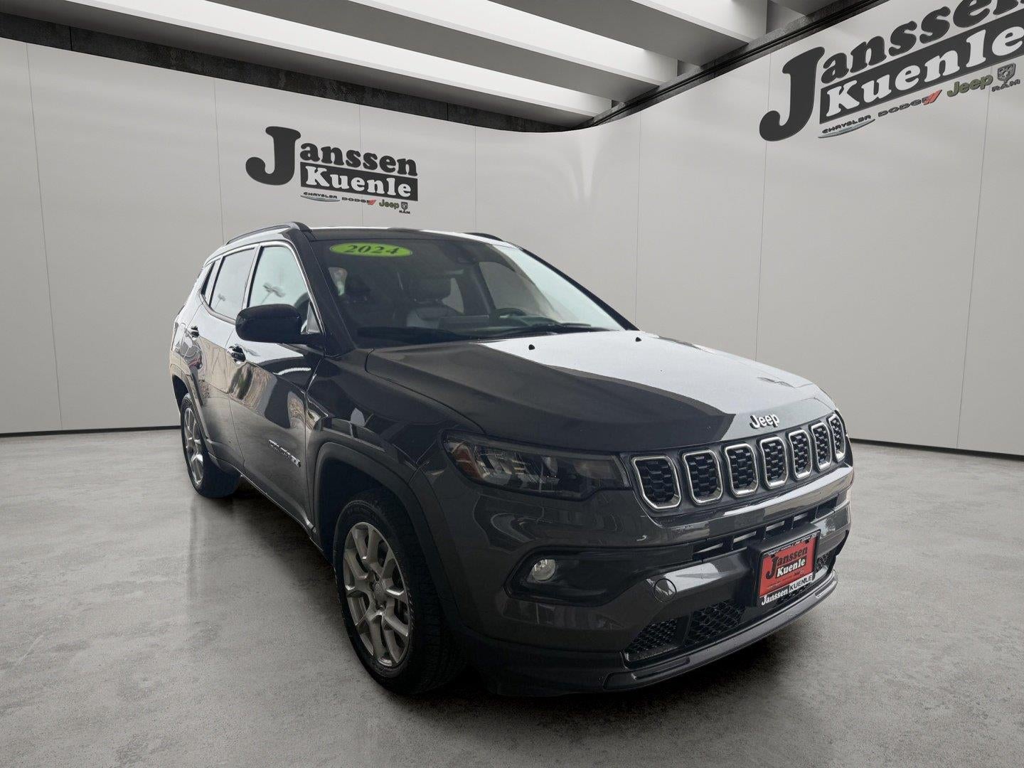 2024 Jeep Compass Latitude Lux FWD