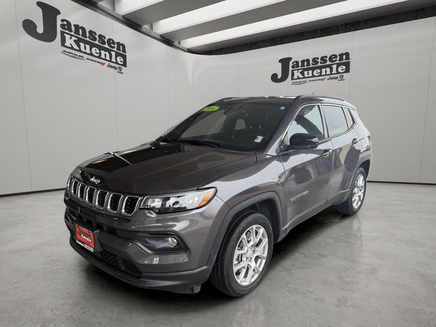 2024 Jeep Compass Latitude Lux FWD