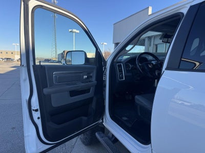 2017 RAM 3500 Big Horn Crew Cab 4x4 6'4' Box