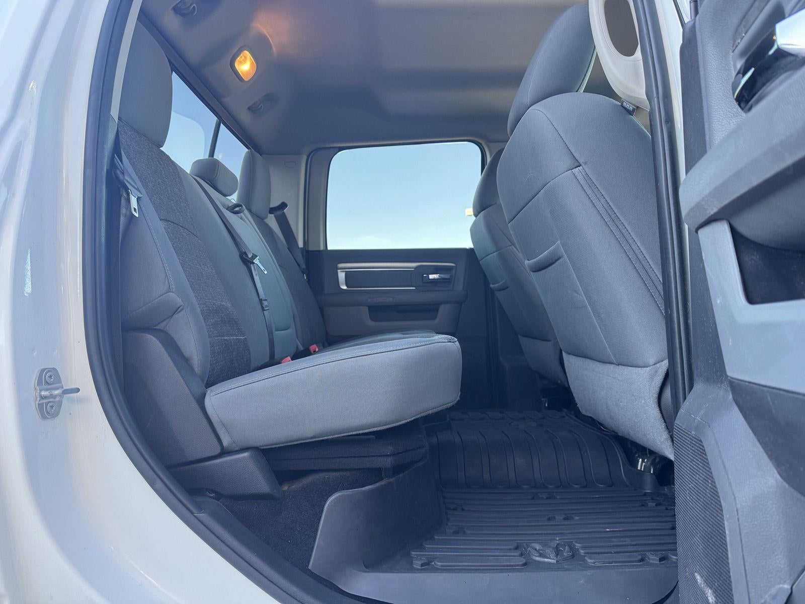 2017 RAM 3500 Big Horn Crew Cab 4x4 6'4' Box