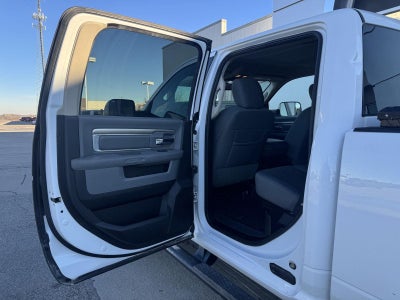 2017 RAM 3500 Big Horn Crew Cab 4x4 6'4' Box