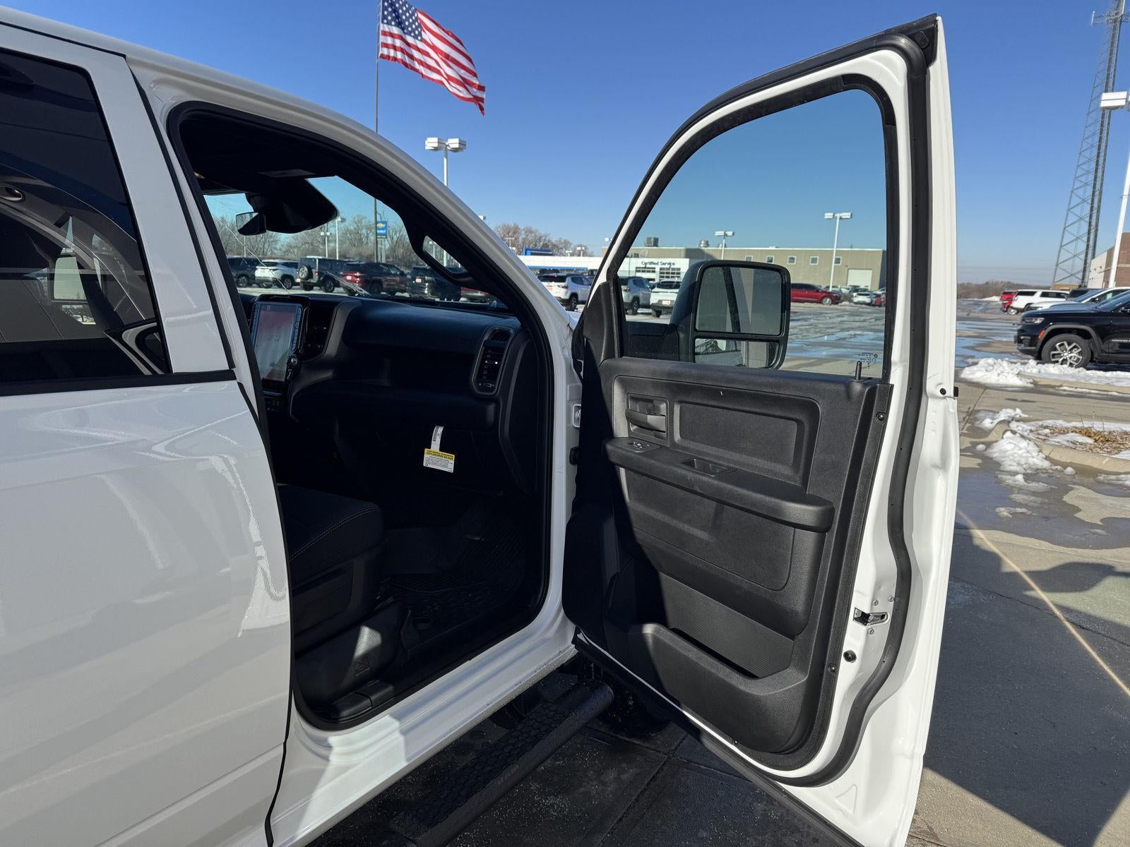 2026 RAM Ram 3500 RAM 3500 TRADESMAN CREW CAB 4X4 8' BOX