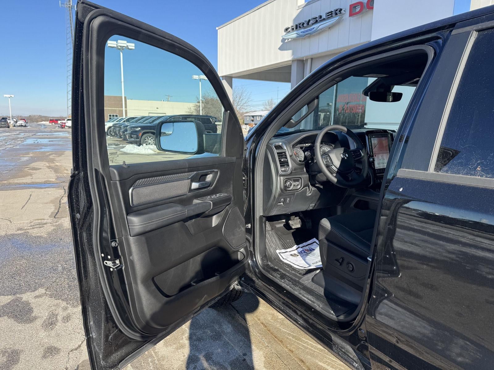 2025 RAM Ram 1500 RAM 1500 BIG HORN CREW CAB 4X4 5'7' BOX