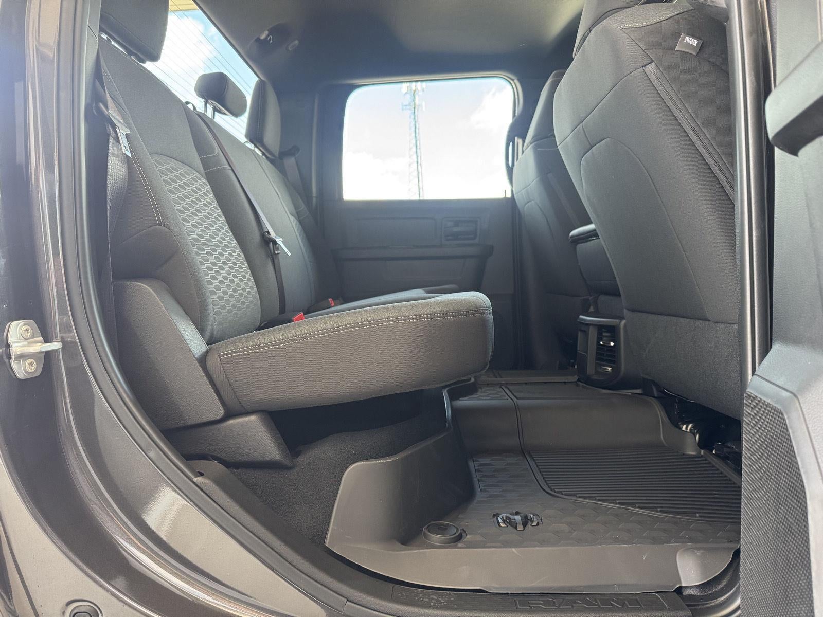 2026 RAM Ram 2500 RAM 2500 BLACK EXPRESS CREW CAB 4X4 6'4' BOX