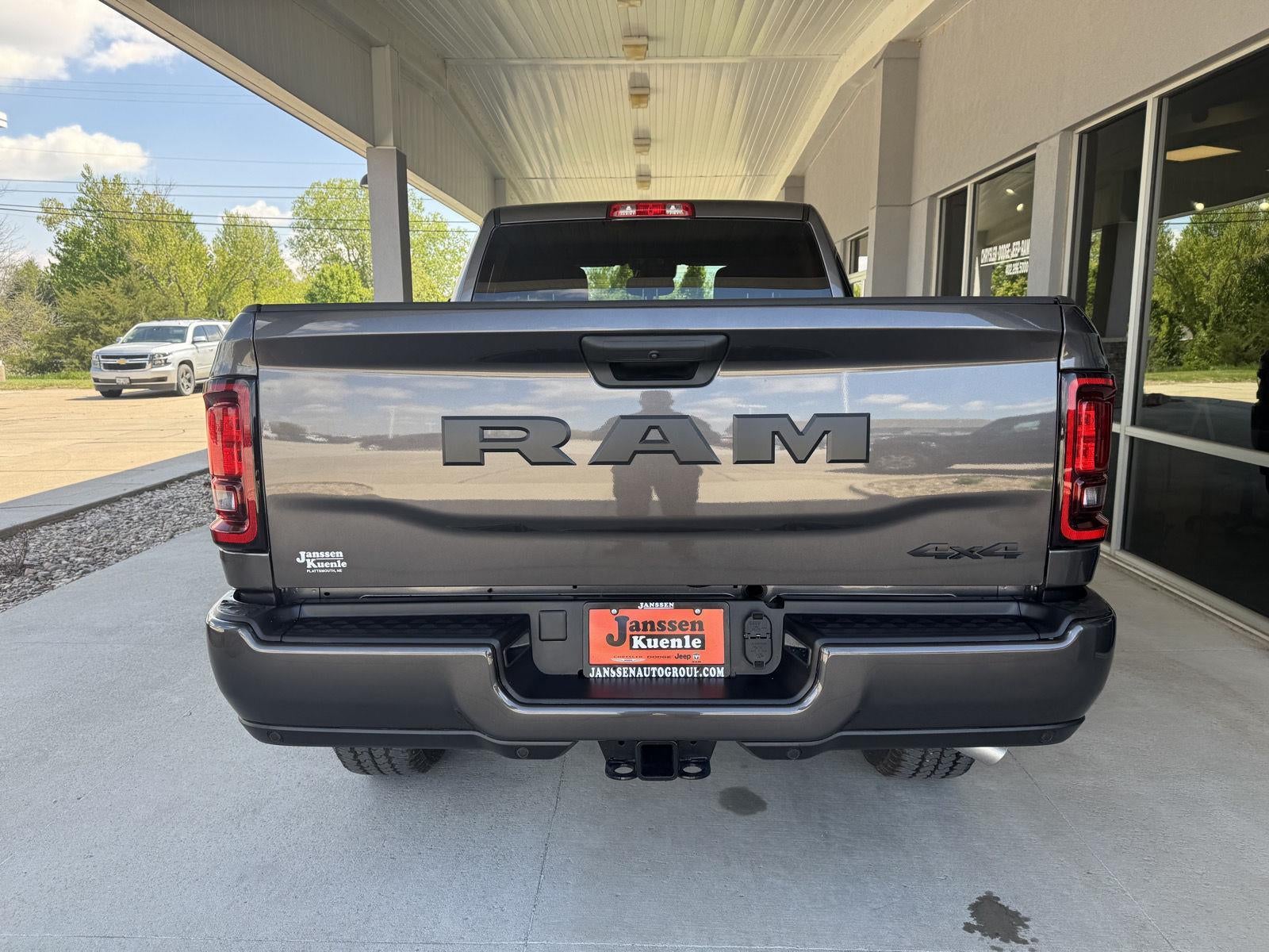 2026 RAM Ram 2500 RAM 2500 BLACK EXPRESS CREW CAB 4X4 6'4' BOX