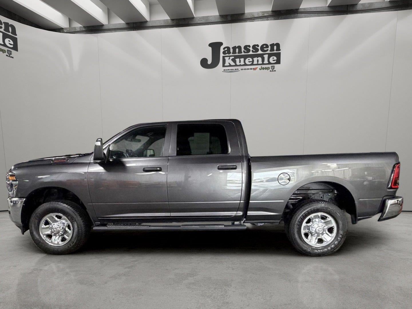 2025 RAM 2500 Tradesman Crew Cab 4x4 6'4' Box
