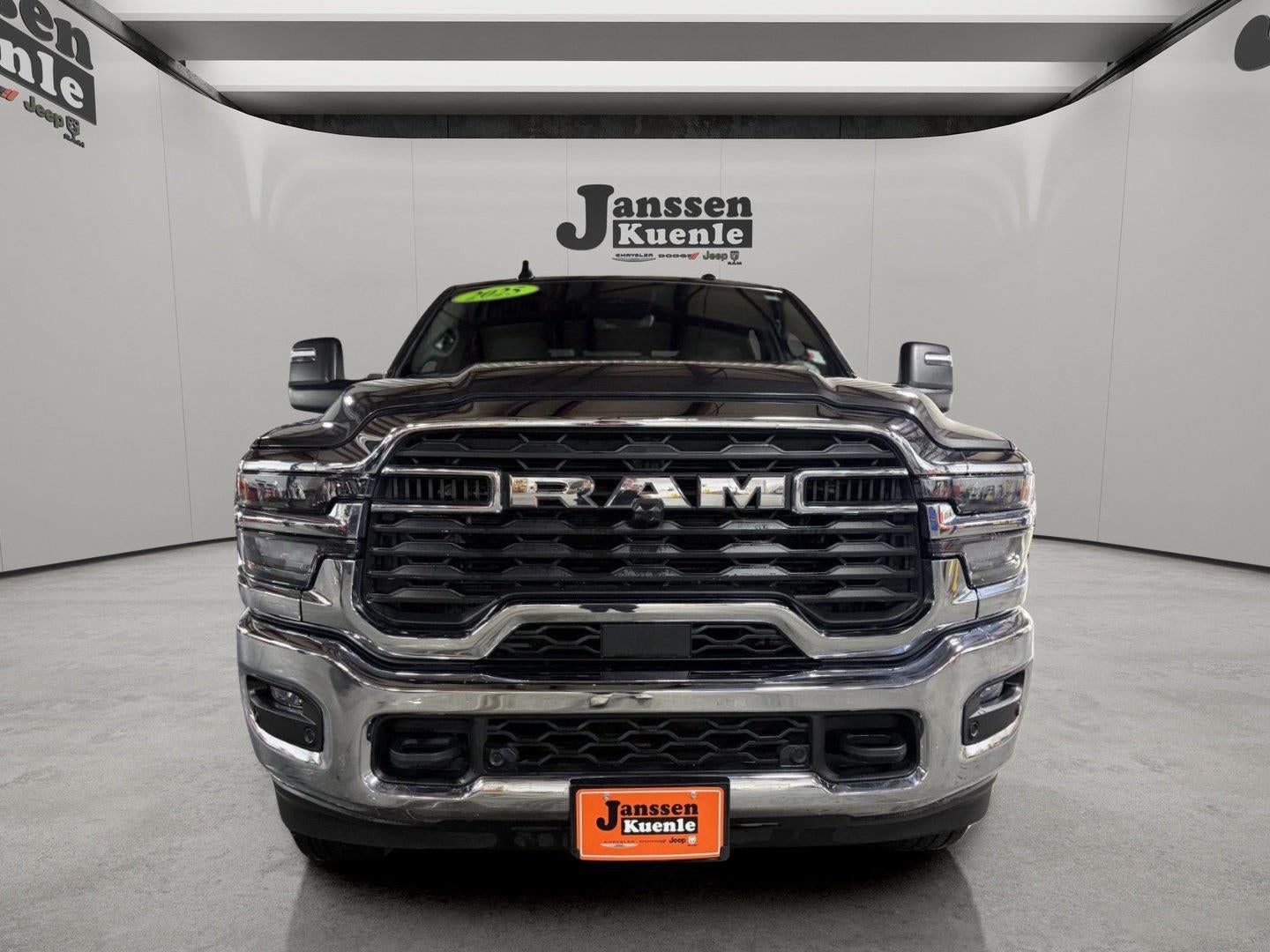 2025 RAM 2500 Tradesman Crew Cab 4x4 6'4' Box