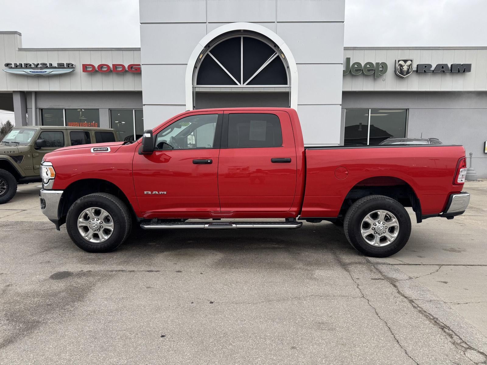 2024 RAM 2500 Big Horn Crew Cab 4x4 6'4' Box
