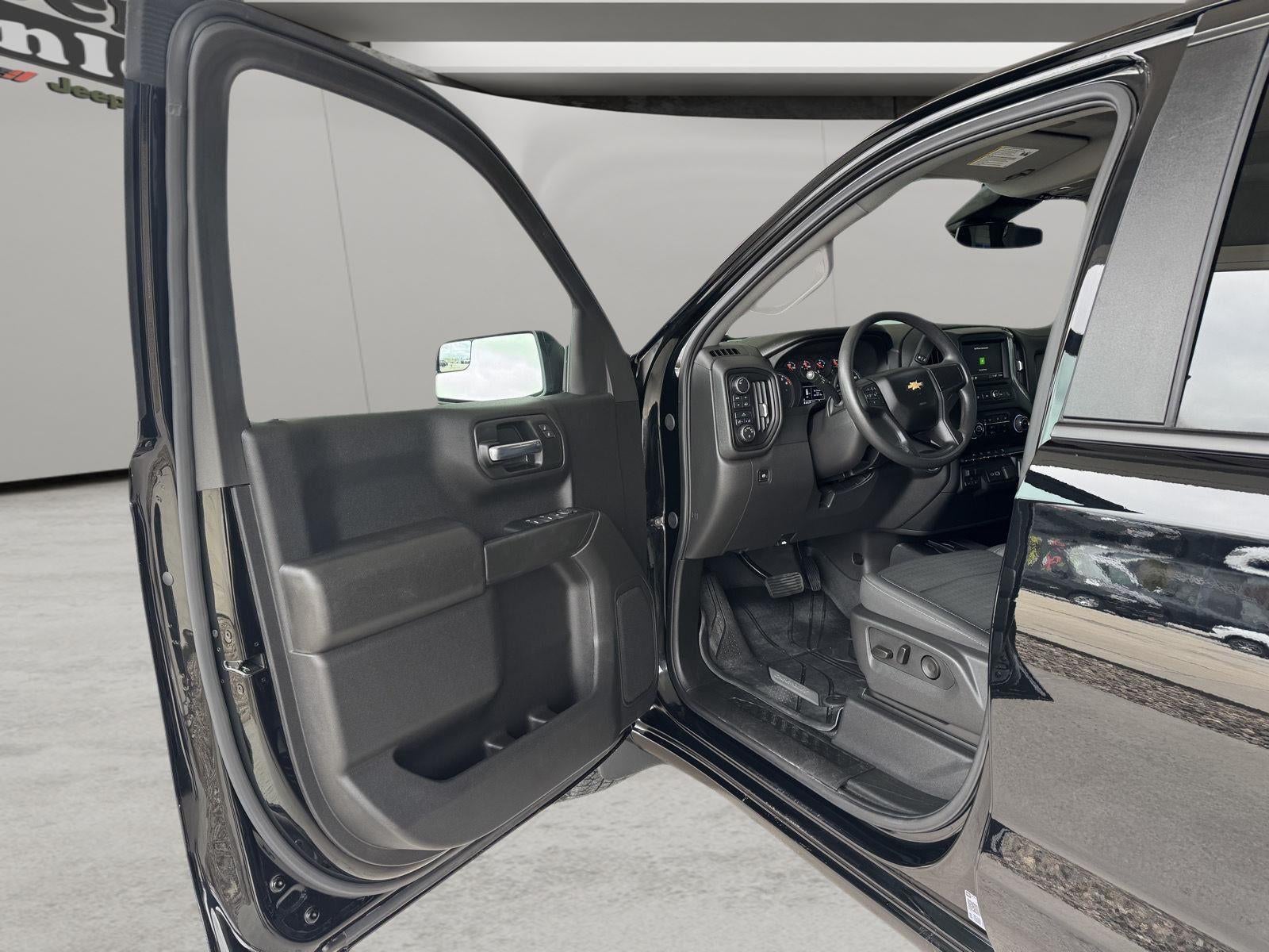 2025 Chevrolet Silverado 1500 4WD Crew Cab Short Bed Custom