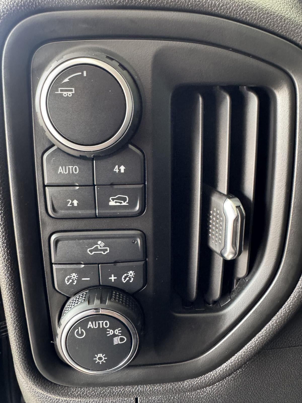 2025 Chevrolet Silverado 1500 4WD Crew Cab Short Bed Custom