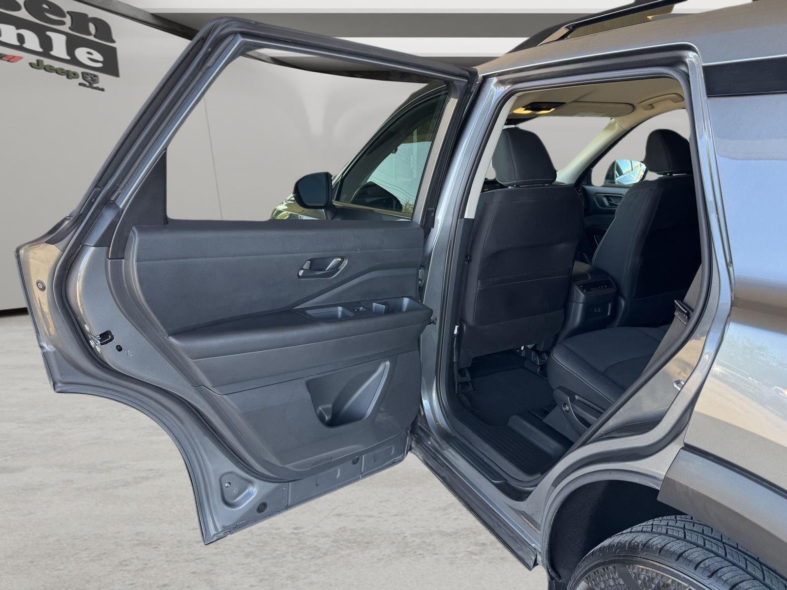2025 Nissan Pathfinder SV FWD