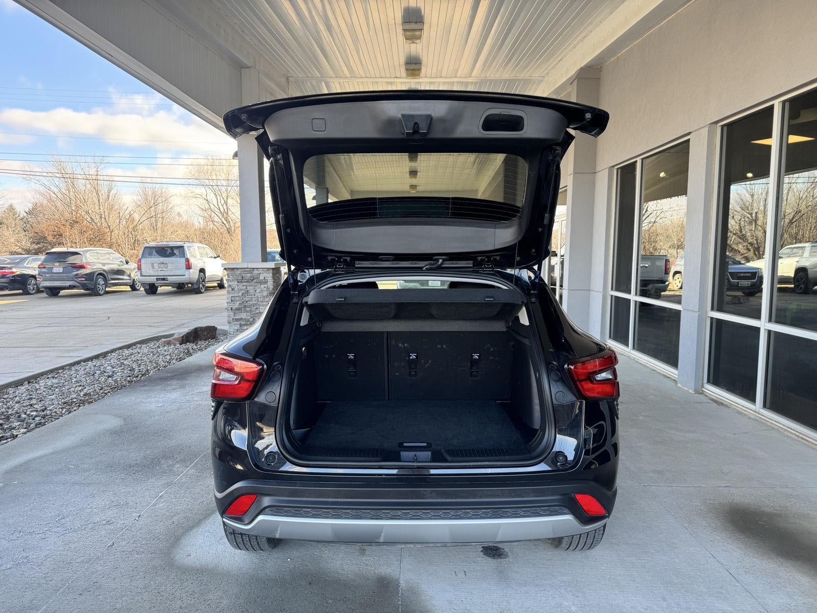 2025 Chevrolet Trax FWD LT