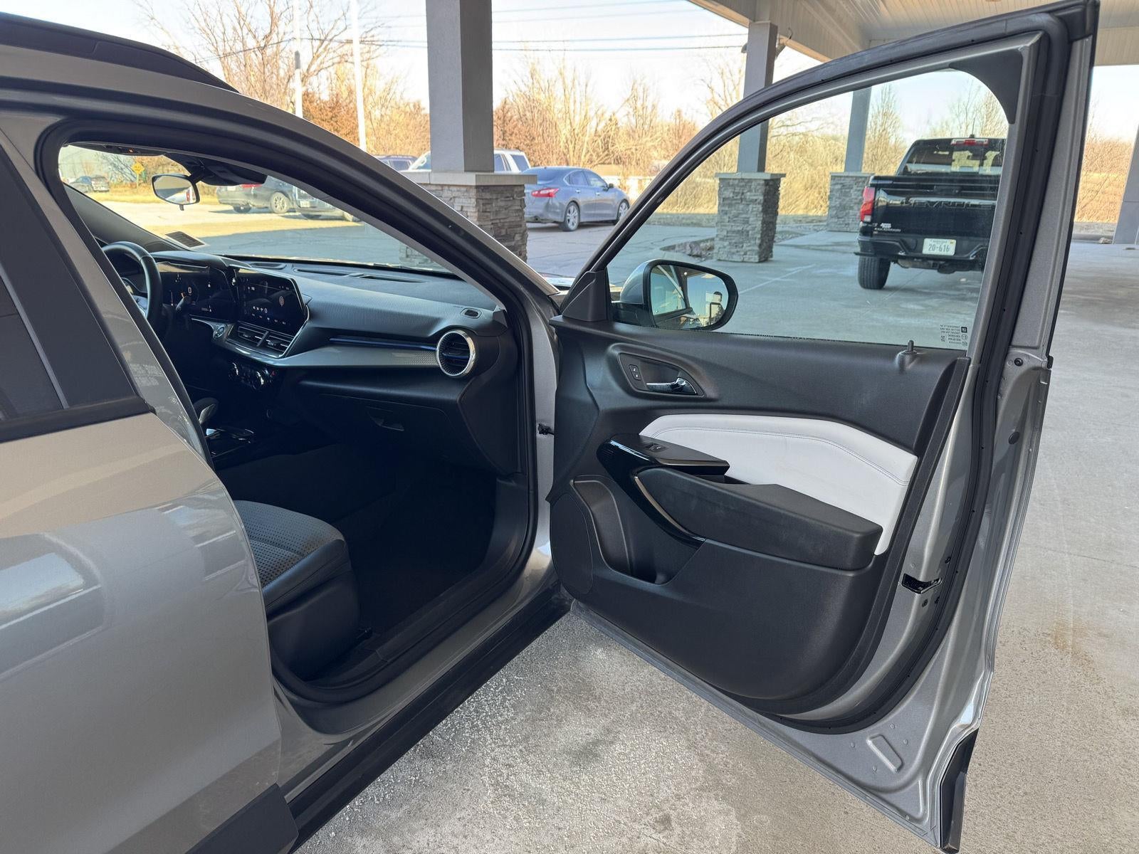 2025 Chevrolet Trax FWD LT